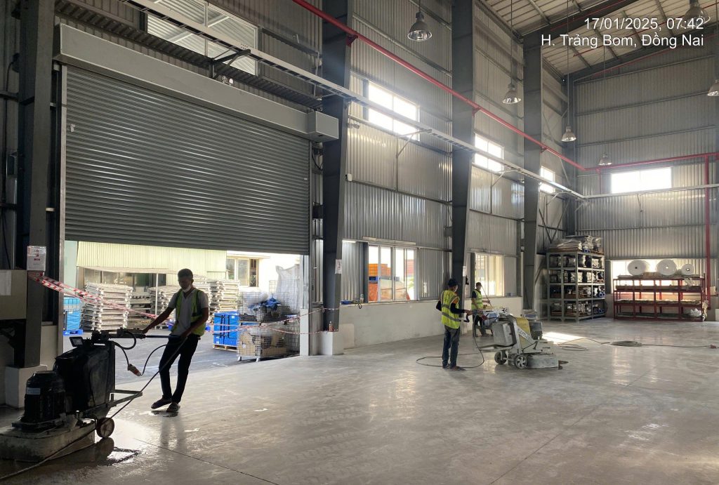 Quy trình sử dụng hóa chất đánh bóng sàn nhà xưởng hiệu quả