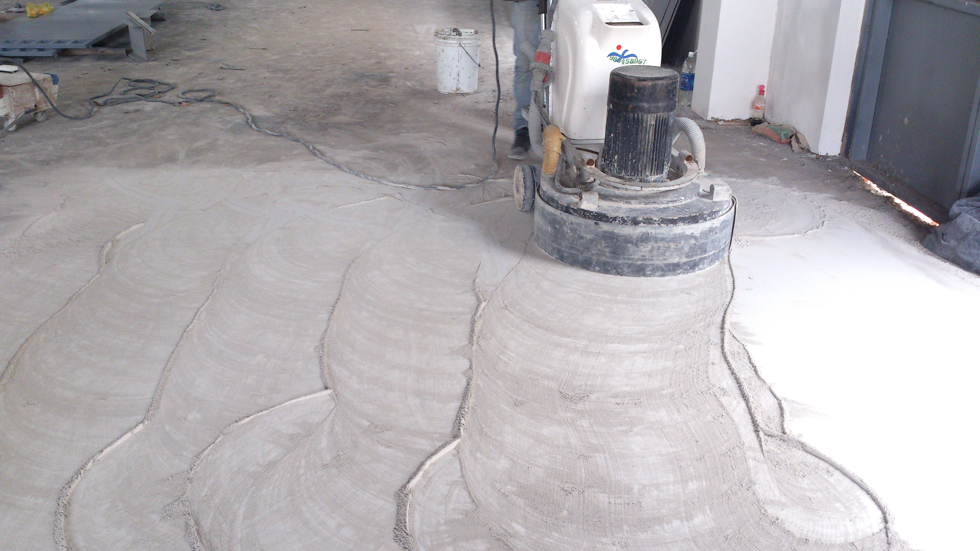 Tìm hiểu quy trình đánh bóng bê tông chuẩn mài – densify – polish – seal