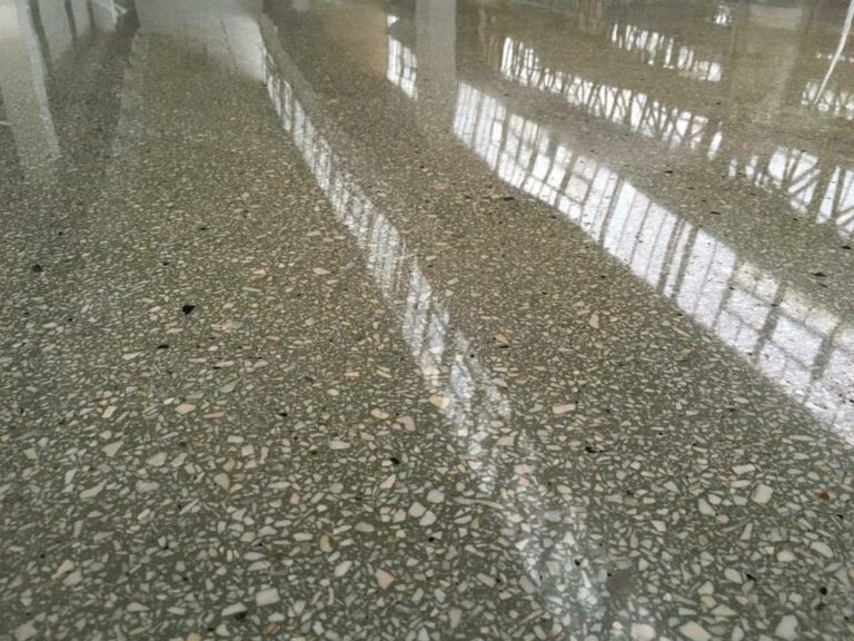 Tìm hiểu quy trình đánh bóng bê tông chuẩn mài – densify – polish – seal